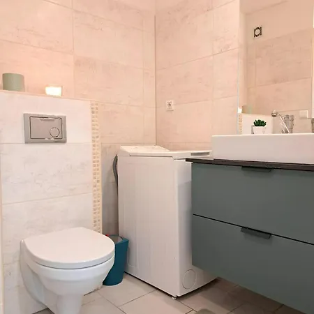 Pokojny A Slnecny Blizko Centra 24h Self Check-in Apartment Banská Bystrica